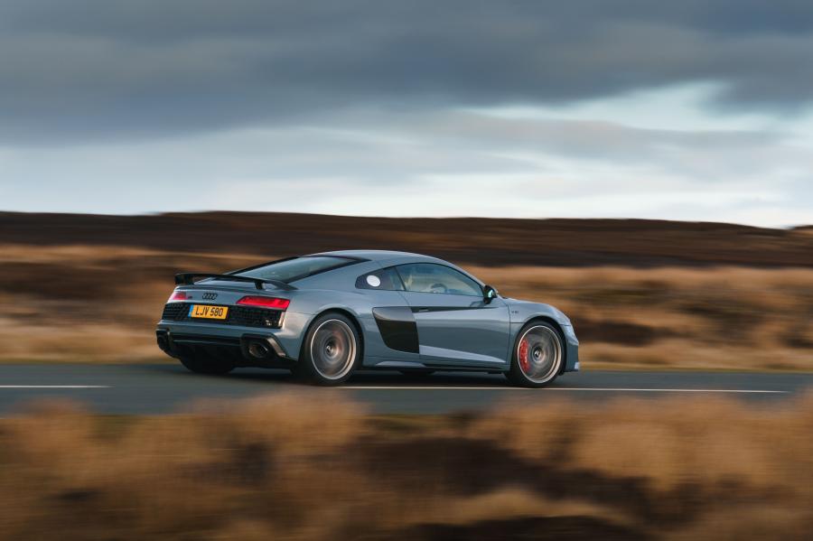  Audi R8 V10 Performance 2019 года  (UK) (фото 43 из 136)